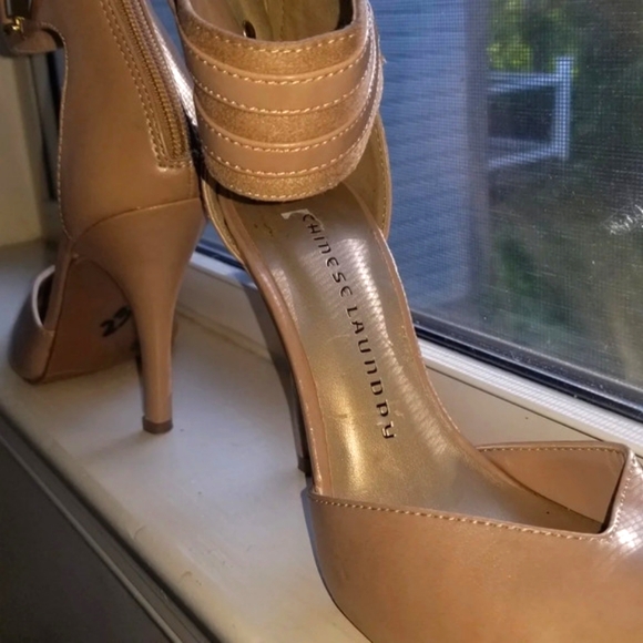 Chinese Laundry heel size 6 - Picture 3 of 6